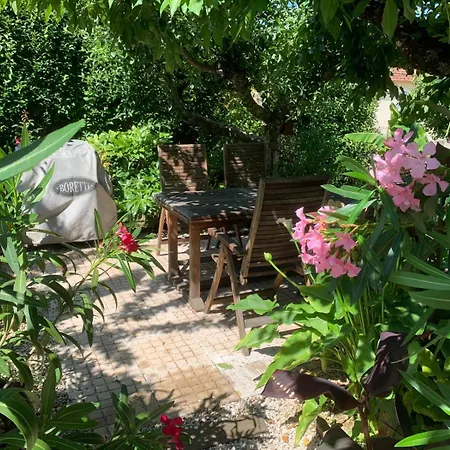 Manor Meeder Tatil Evi *