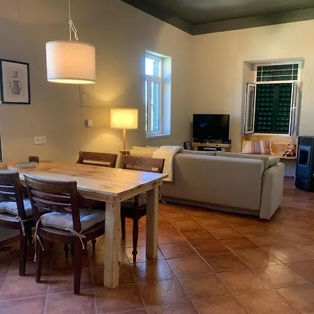 Manor Meeder Tatil Evi *